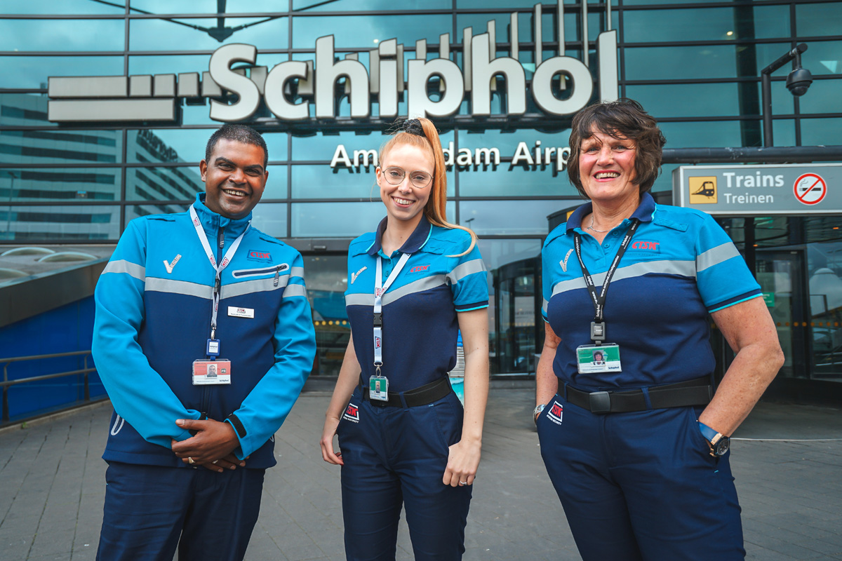 Luchthavenbeveiliger gediplomeerd – Schiphol Security.